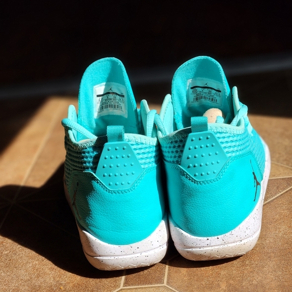 Nike Air Jordan Reveal - Picture 2 of 5